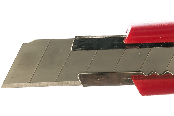 Нож с выдвижным сегментированным лезвием 18мм Зубр МАСТЕР 09163