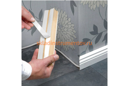 Клейкая двухсторонняя лента BRAUBERG 15 мм х 2 м, на вспененной основе, 1 мм, прочная 606418