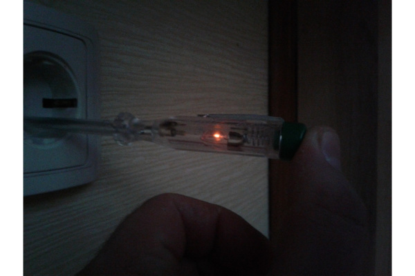 Индикатор напряжения 100-250В в упаковке HAUPA 100646