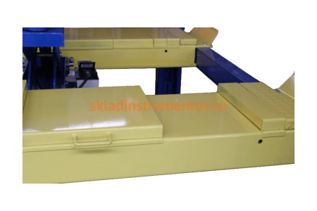 4-х стоечный подъемник для сход-развала с траверсой 380В AE&T F5.5-4