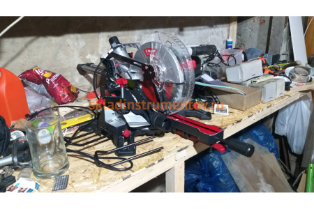 Торцовочная пила Зубр МАСТЕР ЗПТ-255-1800 ПЛ