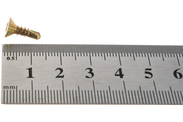 Саморезы со сверлом Зубр для оконного профиля, желтопассивированные, PH2, 3,9x13мм, ТФ0, 17500шт 4-300230-39-013