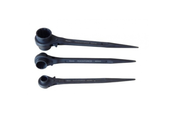 Трещоточный ступичный усиленный ключ ROCKFORCE 17х19 RF-8221719