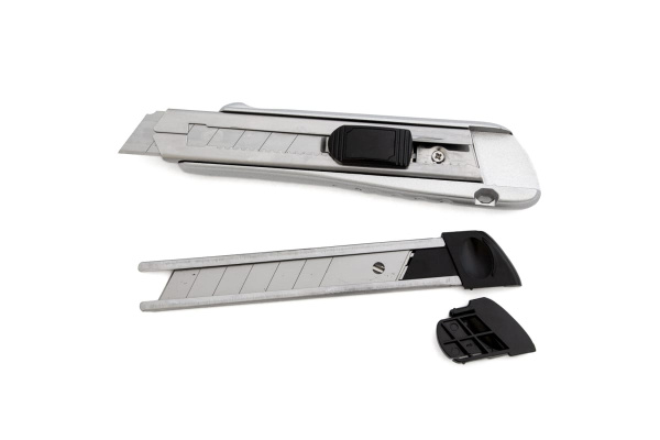 Нож с сегментированным лезвием Vira RAGE Auto lock 25 мм 831403