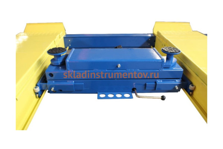 4-х стоечный подъемник для сход-развала с траверсой 380В AE&T F5.5-4