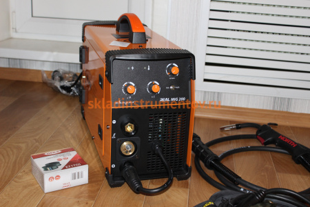 Сварочный инвертор Сварог MIG 200 REAL N24002N 95727