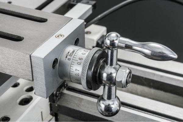 Токарный станок по металлу с УЦИ, зона обработки 210х450мм, 230 В JET BD-8A DRO 50000548M