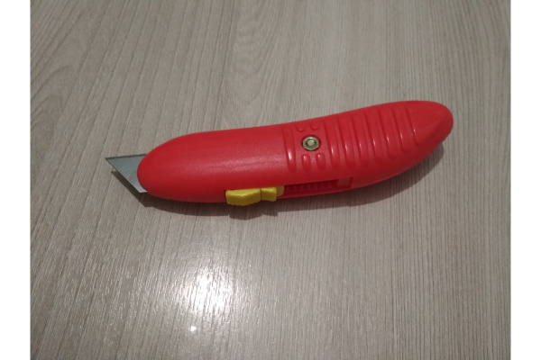 Нож с трапециевидным лезвием РемоКолор 19-0-101