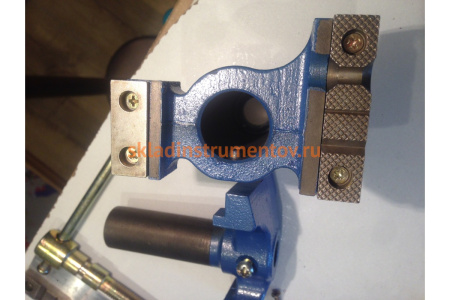 Слесарные тиски цилиндрические поворотные 63/38мм с наковальней Энкор 20008