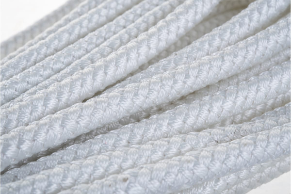 Капроновый плетеный 24-х прядный фал с сердечником 12 ммх20 м, р/н - 950 кгс КУРС 68419 Капроновый плетеный 24-х прядный фал с сердечником 12 ммх20 м, р/н - 950 кгс КУРС 68419