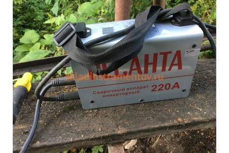 Инверторный сварочный аппарат Ресанта САИ 220 65/3 Инверторный сварочный аппарат Ресанта САИ 220 65/3