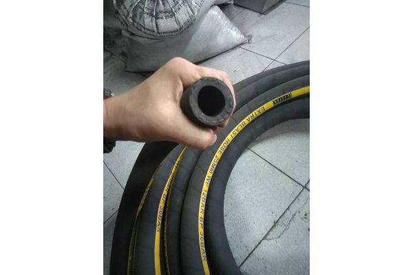 Рукав пескоструйный EXTRA BLAST HOSE-25 (25х39 мм; 20 м) Zitrek 015-2423 Рукав пескоструйный EXTRA BLAST HOSE-25 (25х39 мм; 20 м) Zitrek 015-2423