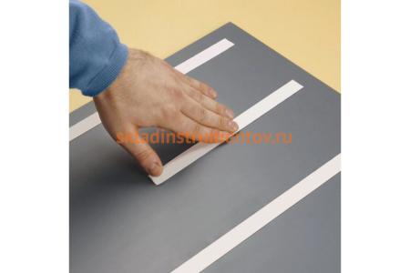 Клейкая двухсторонняя лента BRAUBERG 19 мм х 3,5 м, на вспененной основе, 1 мм, прочная 228326