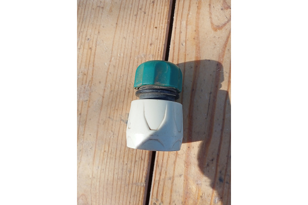 Соединитель (шланг 1/2"- насадка) для системы полива Raco 4250-55203C Соединитель (шланг 1/2"- насадка) для системы полива Raco 4250-55203C