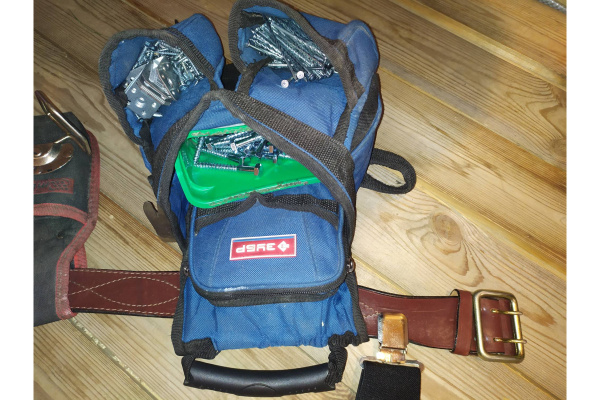 Поясной подсумок Зубр ЭКСПЕРТ держатель для молотка, дополнительная ручка для переноски, 7 карманов 38634