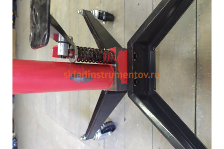 Трансмиссионный домкрат TOR стойка 0,5T 900-1900MM LT-J0306-0.5 1005843