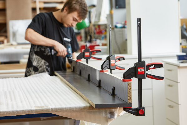 Струбцина пистолетного типа BESSEY 2.7 кН, 300 x 80 мм, распор 160-450 мм BE-EZL30-8