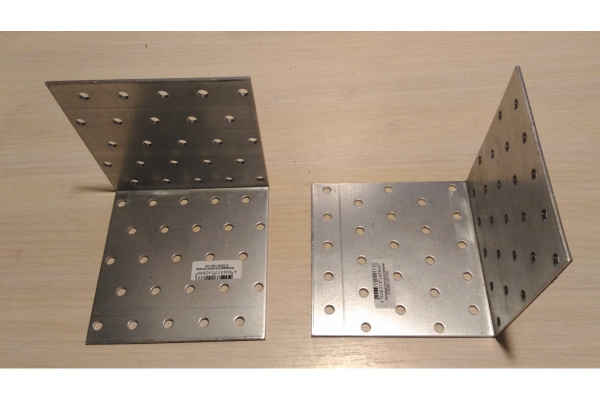 Крепежный угол Зубр МАСТЕР равносторонний 100х100х100мм, 1шт 310206-100-100