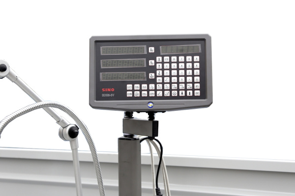 Токарно-винторезный станок MetalMaster Z46100 DRO RFS 18924