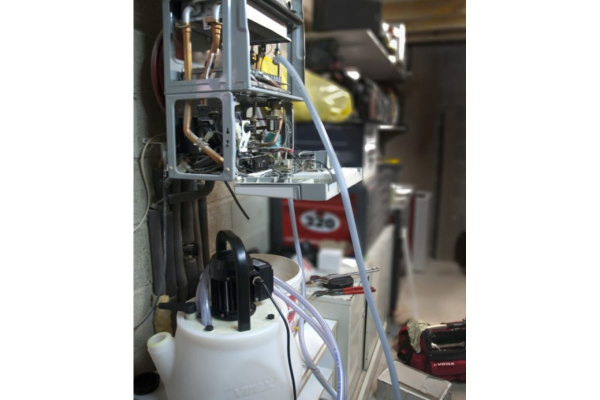 Электрический насос для промывки систем отопления VIRAX 15 литров 295000