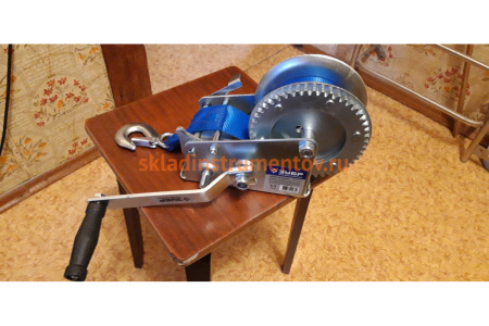 Ручная барабанная лебедка Зубр ПРОФЕССИОНАЛ ленточная 1,1т 10м 43115-1.1