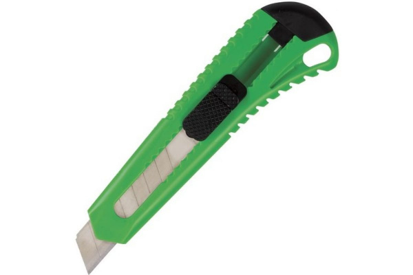 Нож 18 мм, фиксатор, корпус ассорти, упаковка с европодвесом BRAUBERG 230917