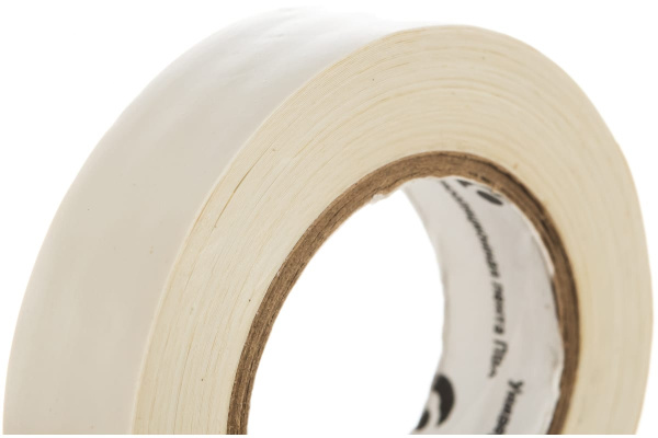 Клейкая изоляционная лента РемоКолор ПВХ, белая, ширина 15 мм 49-5-003