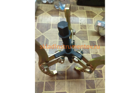 Кованый съемник подшипников, трехзахватный STAYER 43220-150