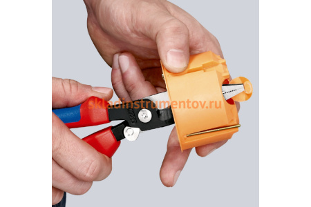 Электромонтажные клещи KNIPEX 6-в-1, зачистка: 0.75 - 1.5 + 2.5 мм, L-200 мм KN-1392200SB