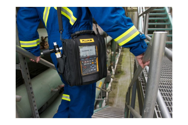 Регистрирующий калибратор Fluke 754