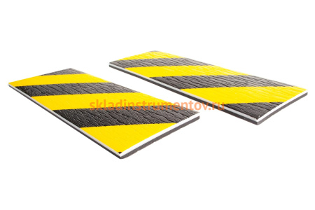 Самоклеящийся парковочный боковой мат для защиты дверей Airline AMP-SD-01 (0.8х11х33 см, 2 шт)