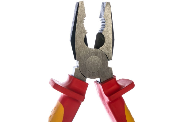 Диэлектрические универсальные плоскогубцы Энкор, 150мм 19010