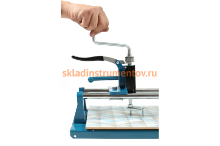 Плиткорез с резаком отверстий, 600 мм РемоКолор 46-0-060 Плиткорез с резаком отверстий, 600 мм РемоКолор 46-0-060