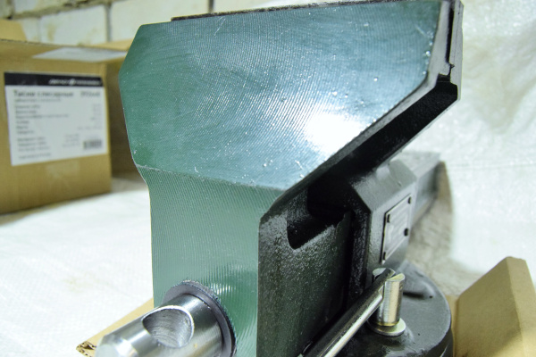 Слесарные поворотные тиски Дело Техники ТСС-140 392440