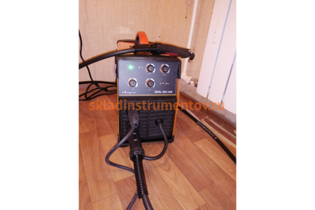 Сварочный инвертор Сварог MIG 200 REAL N24002N 95727