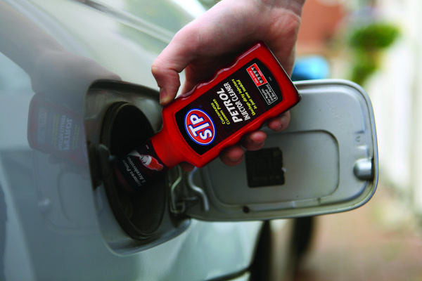 Очиститель топливной системы бензинового двигателя 200 мл STP 51200EN0