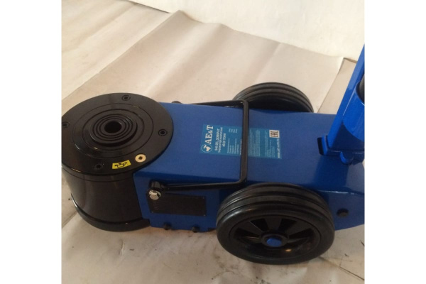 Пневмогидравлический подкатной домкрат AE&T S40-2EL