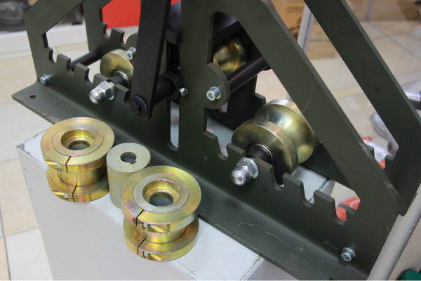 Ручной трубогибочный станок с комплектом роликов для гибки профильной трубы VISPROM Т-60 100016