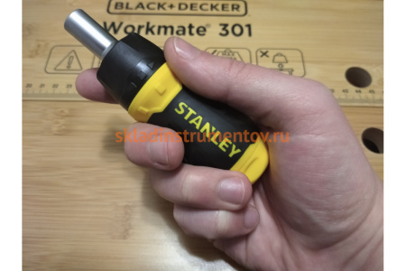 Реверсивная отвертка Stubby Multibit Stanley 0-66-358