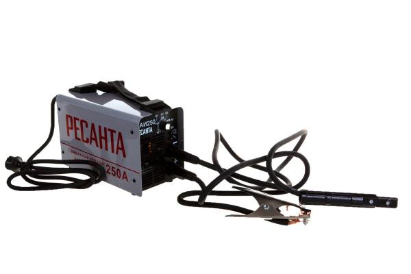Инверторный сварочный аппарат в кейсе Ресанта САИ 250 Инверторный сварочный аппарат в кейсе Ресанта САИ 250