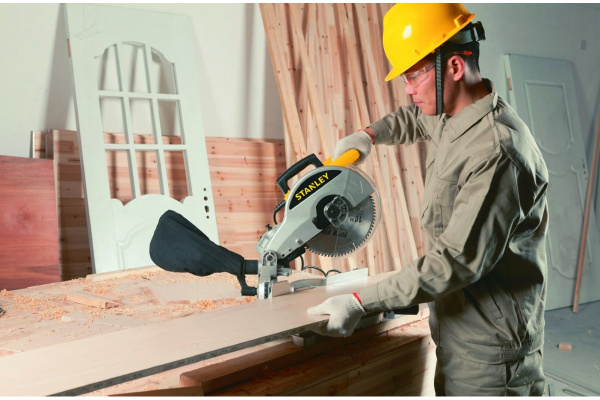 Торцовочная пила Stanley STSM1510