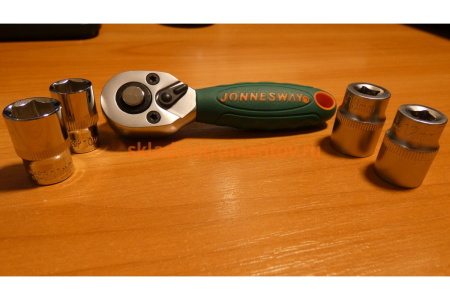 Рукоятка трещоточная укороченная 1/4д.DR, 36 зубцов, 100 мм Jonnesway R2902B