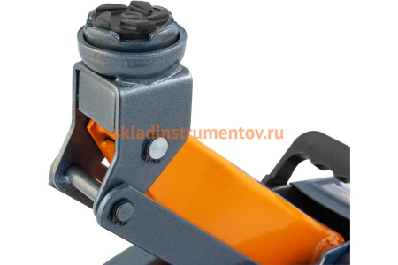 Подкатной домкрат Ombra OHT202 2 т, 135-330 мм 55403