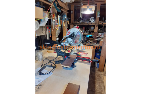 Торцовочная пила Зубр МАСТЕР ЗПТ-255-1800 ПЛ