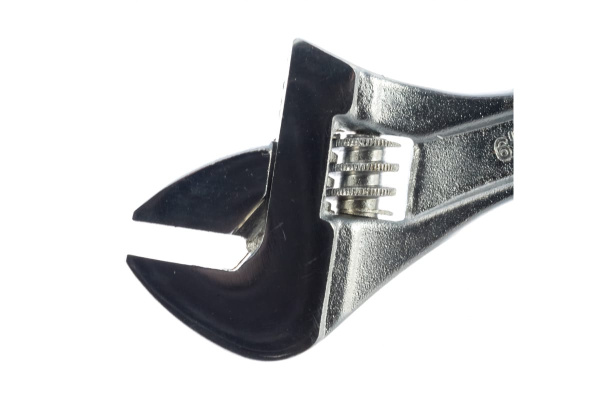 Разводной ключ с центральной регулировкой Bellota 64606