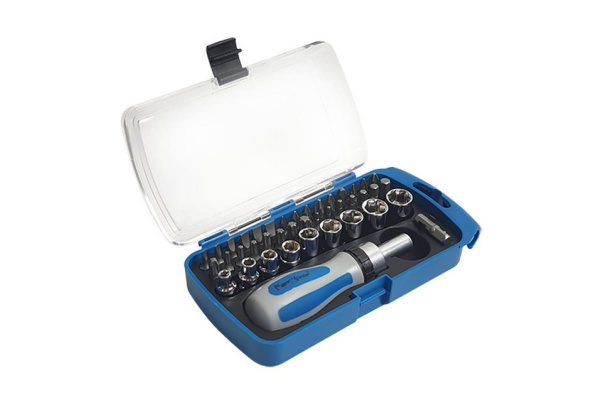 Реверсивная отвертка с набором бит и торцевыми головками РемоКолор 41 пр 33-4-314