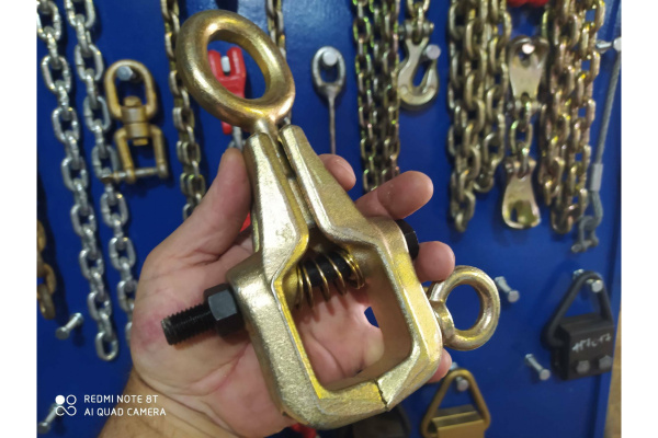 Двухфункциональный захват AV Steel поперечное усилие 2т, продольное 3т, шт AV-921176