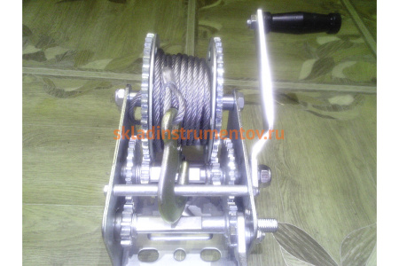 Ручная барабанная лебедка TOR ЛН-2500 (LHW) г/п 1,0 т, длина троса 10 м 11312