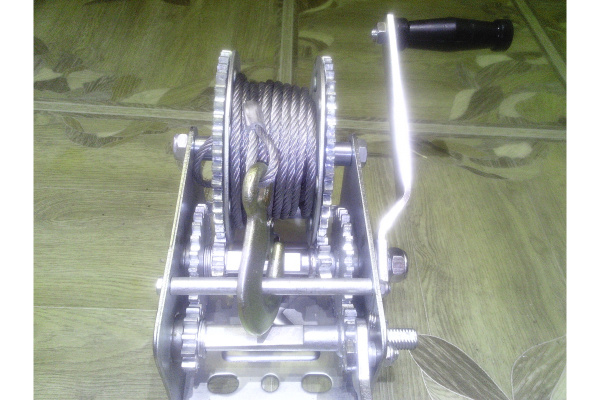 Ручная барабанная лебедка TOR ЛН-2500 (LHW) г/п 1,0 т, длина троса 10 м 11312