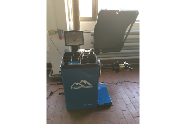 Полуавтоматический балансировочный станок TROMMELBERG CB1960B